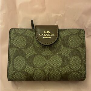 Coach Medium Corner Zip Wallet in Signature Canvas 👝